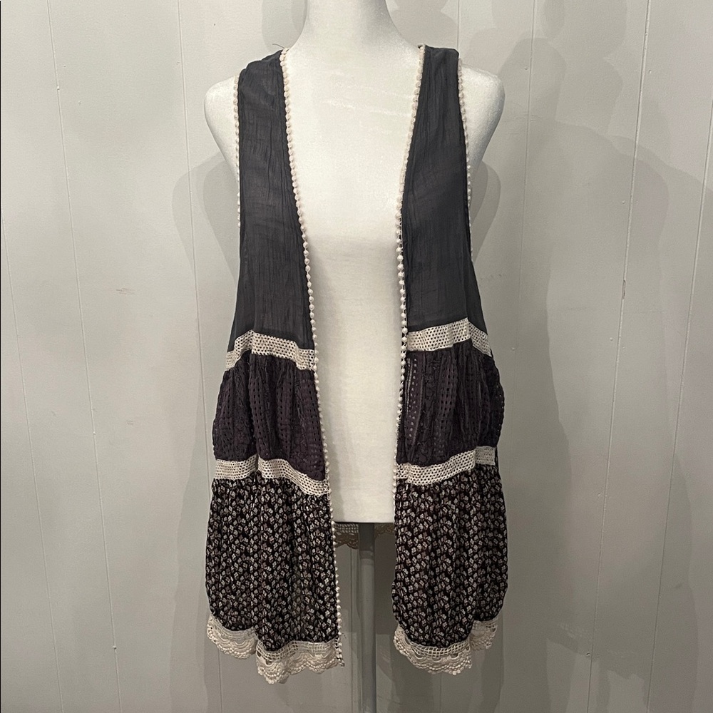 easel Black and Cream Boho Crochet-Trim Open Vest